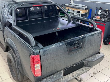 Механическая роллета на кузов Nissan Navara D40 - фото 1